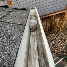 Gutter-Cleaning-by-Puddles-Pressure-Washing-in-Vancouver-WA- 2